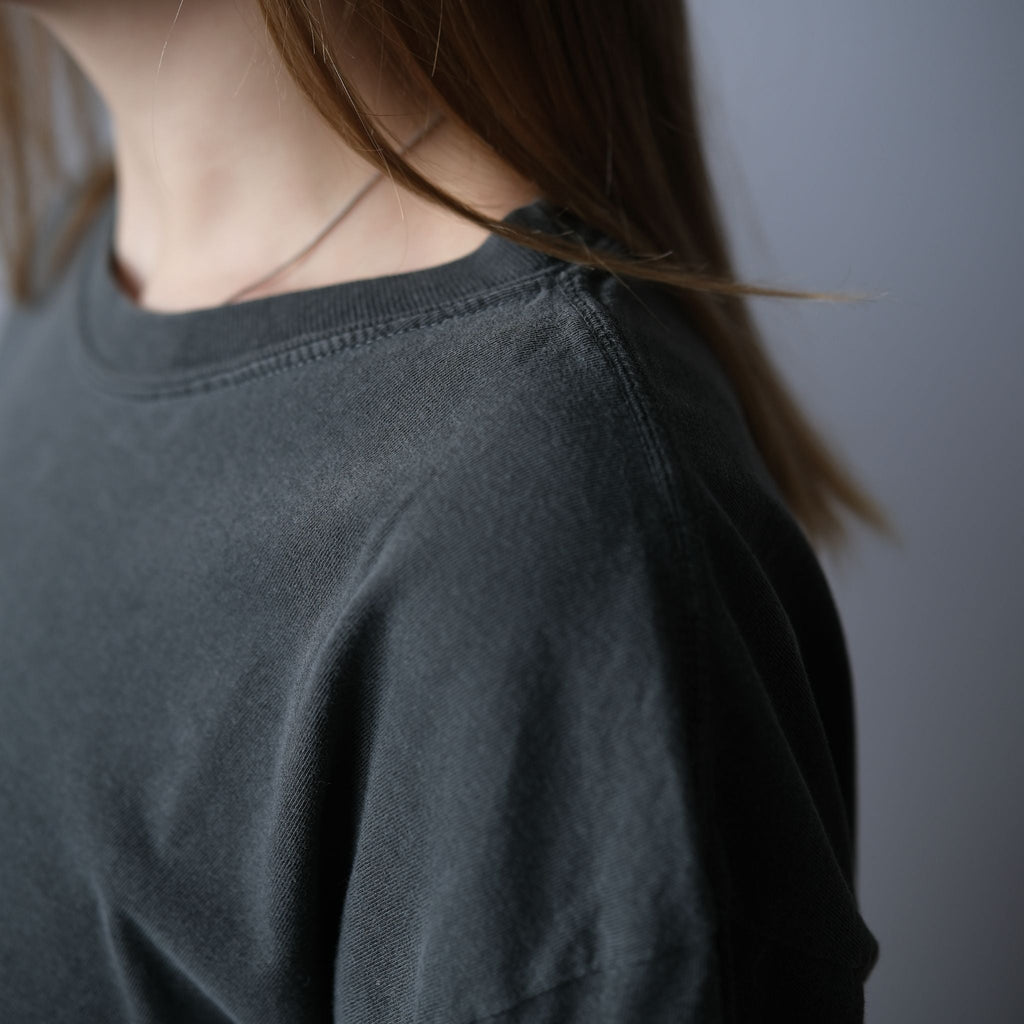 Close-up of the ribbed collar and shoulder seam on the Comfort Colors 1717 tee